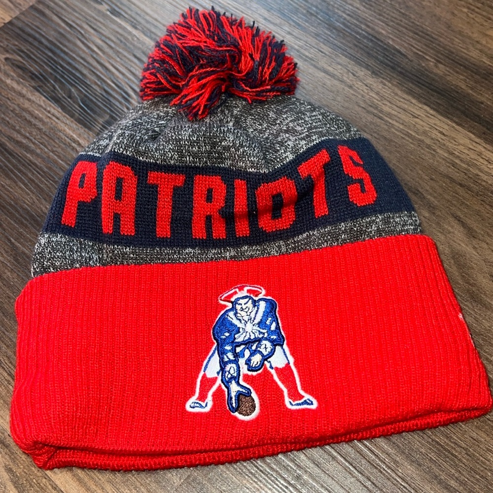 Fleece lined patriots Pom beanie